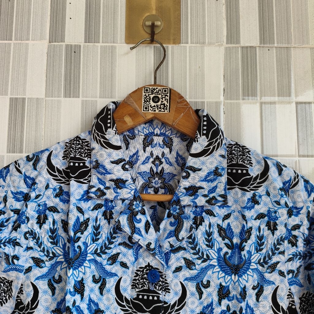 1588. KEMEJA KORPRI WARNA BIRU PUTIH SIZE M  PRELOVED