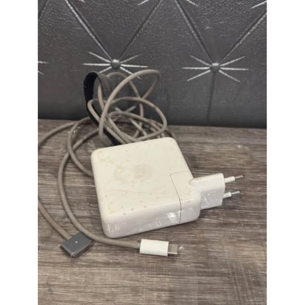 Charger macbook pro 67w original - bekas pakai - di jual karena ganti mac - mac lama rusak
