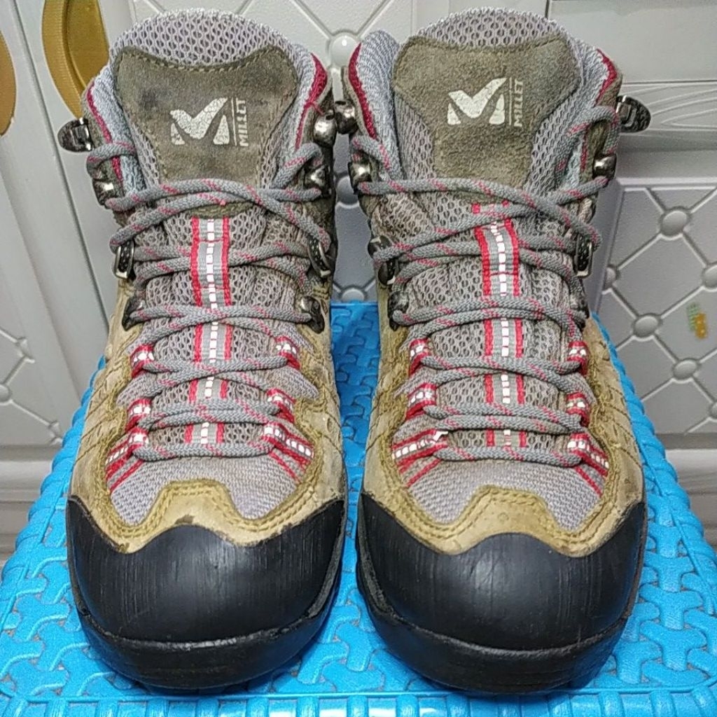 Sepatu Second Hiking Millet Size 40 Insole 25,5 cm