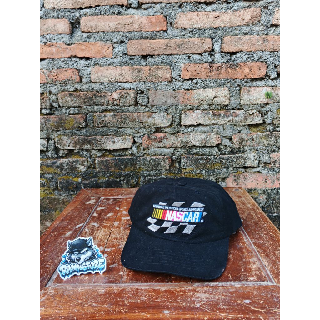 topi nascar
