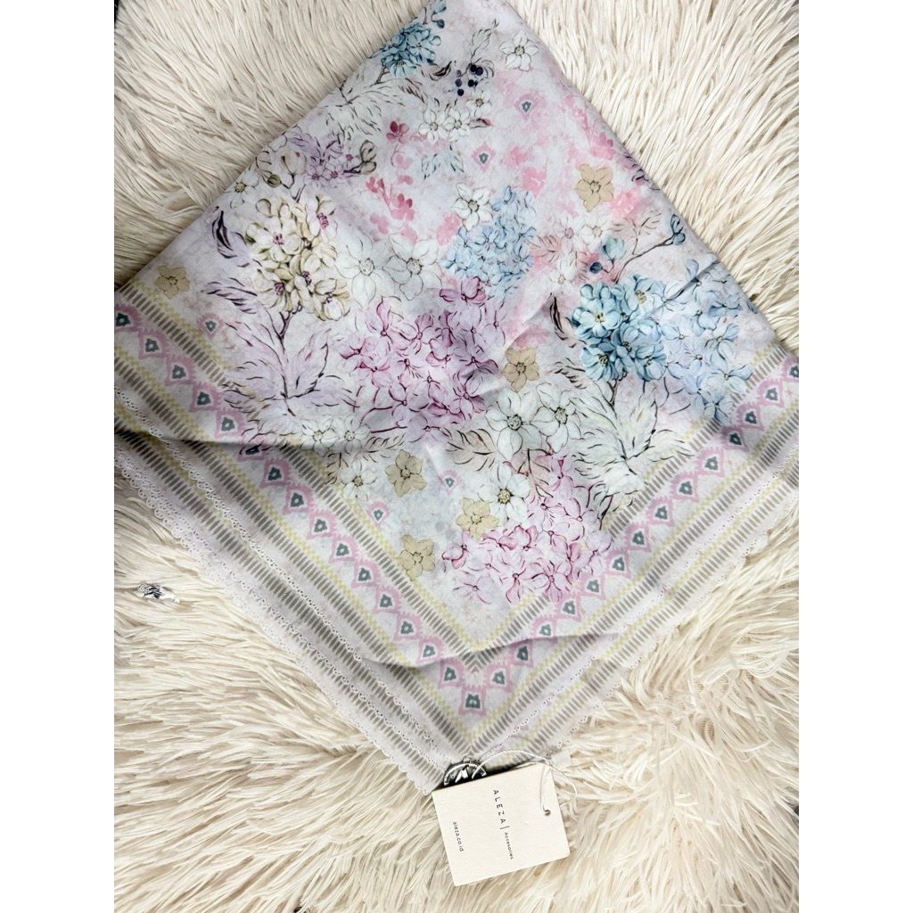 aleza scarf  by Aleza