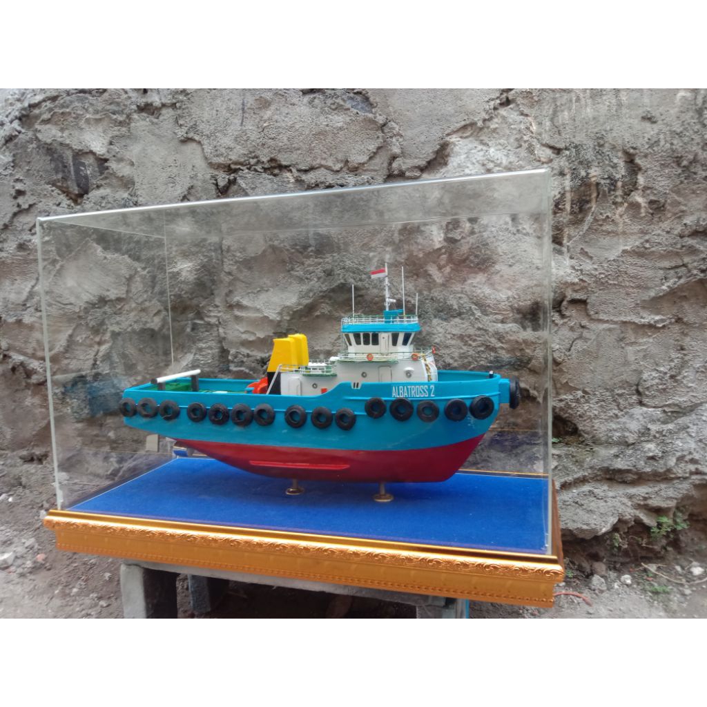 miniatur kapal tugboat