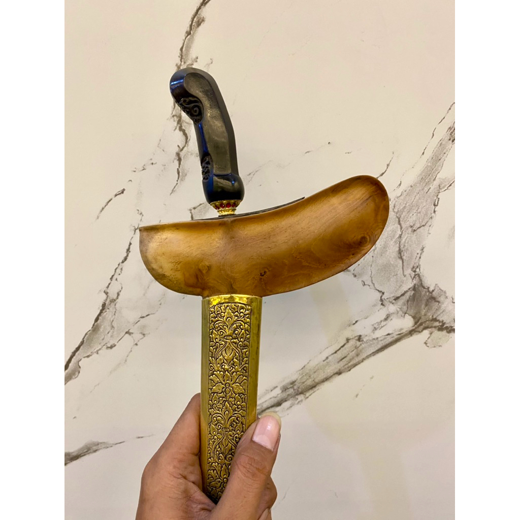 Keris Jalak Nyucup Madu Pusaka