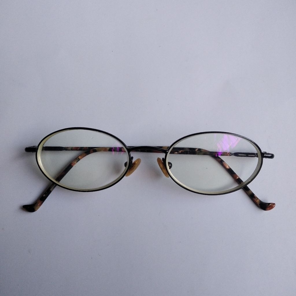 kacamata second oval elle