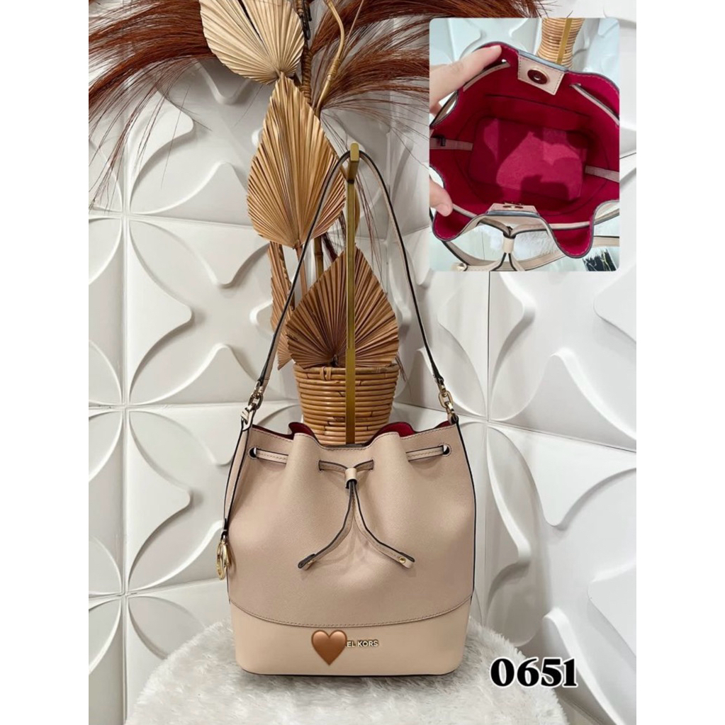 MK TRISTA BUCKET BAG