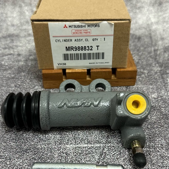 Clutch Cylinder Assy MITSUBISHI MR980832