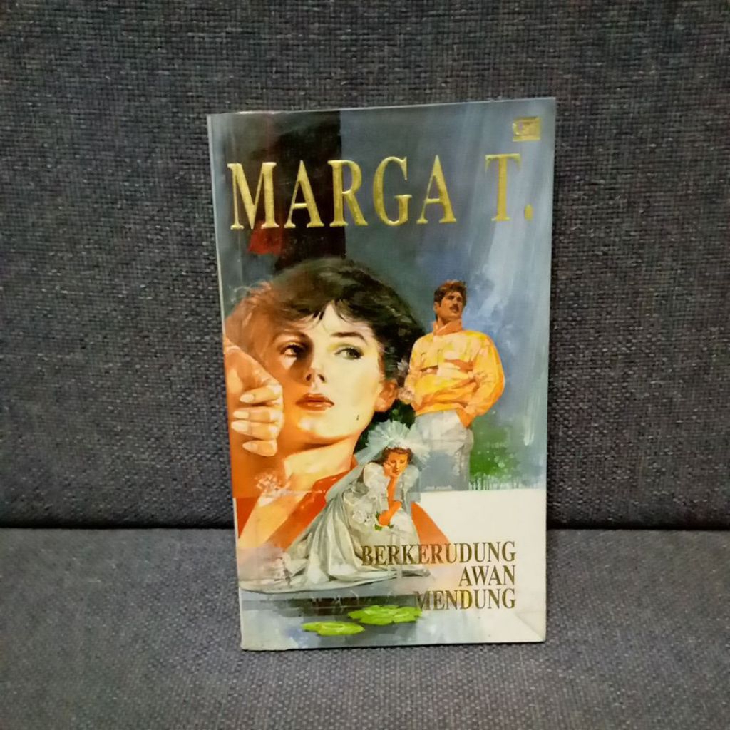 BERKERUDUNG AWAN MENDUNG (MARGA T.) EKS PERPUS ORIGINAL