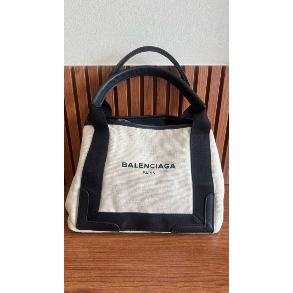 balenciaga.cabas.medium