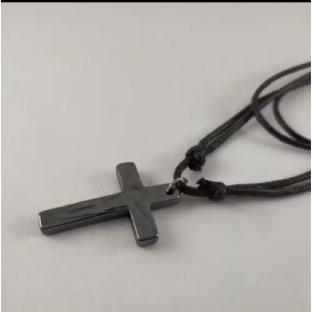 KALUNG SALIB BATU JESUS CROSS TALI HITAM / Kalung Salib Batu