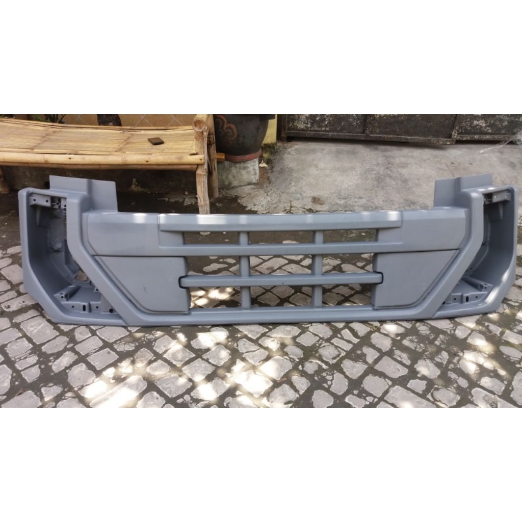 Bumper Depan UD Nissan Quester