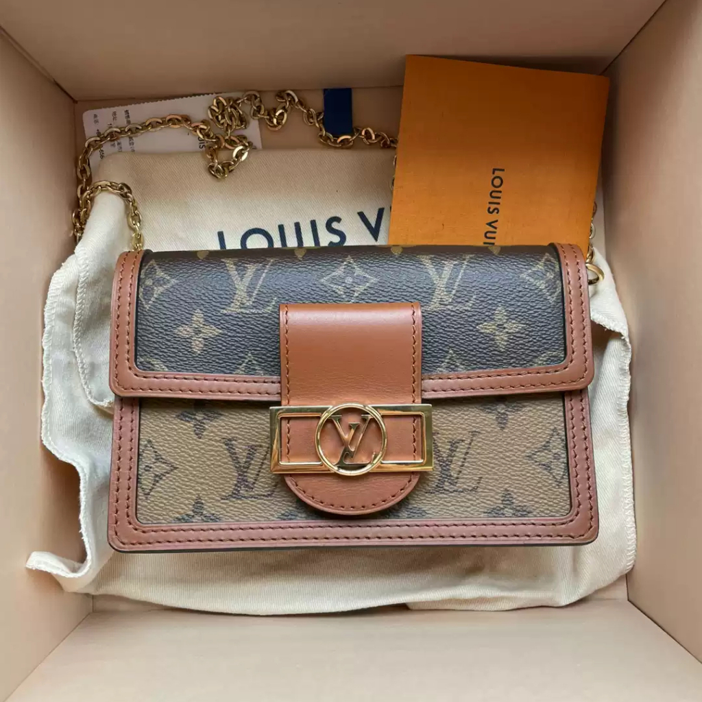 Dompet Rantai LV Dauphine M68746 Monogram Kancing Emas WOC Tas Flap Wanita Tas Selempang Louis Vuitt