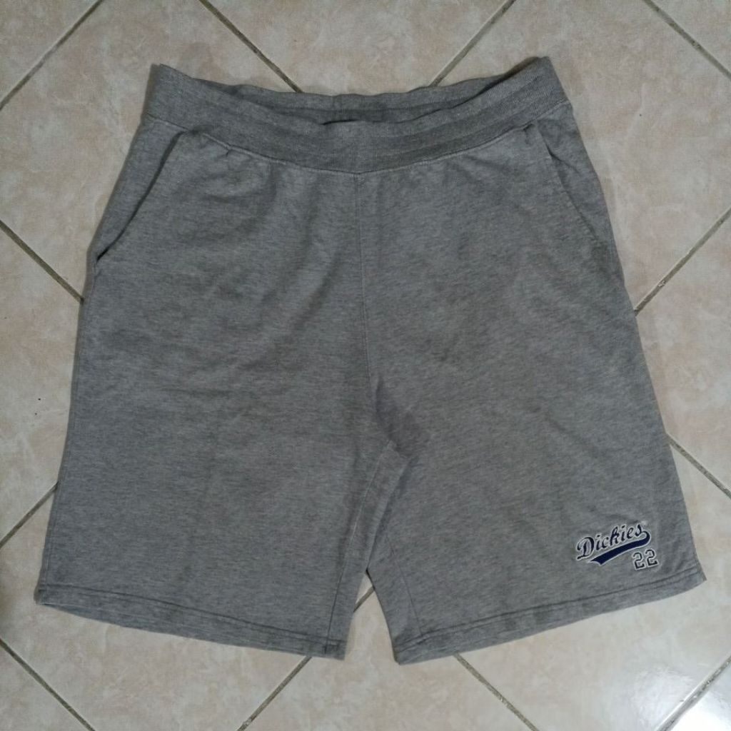 celana pendek Dickies