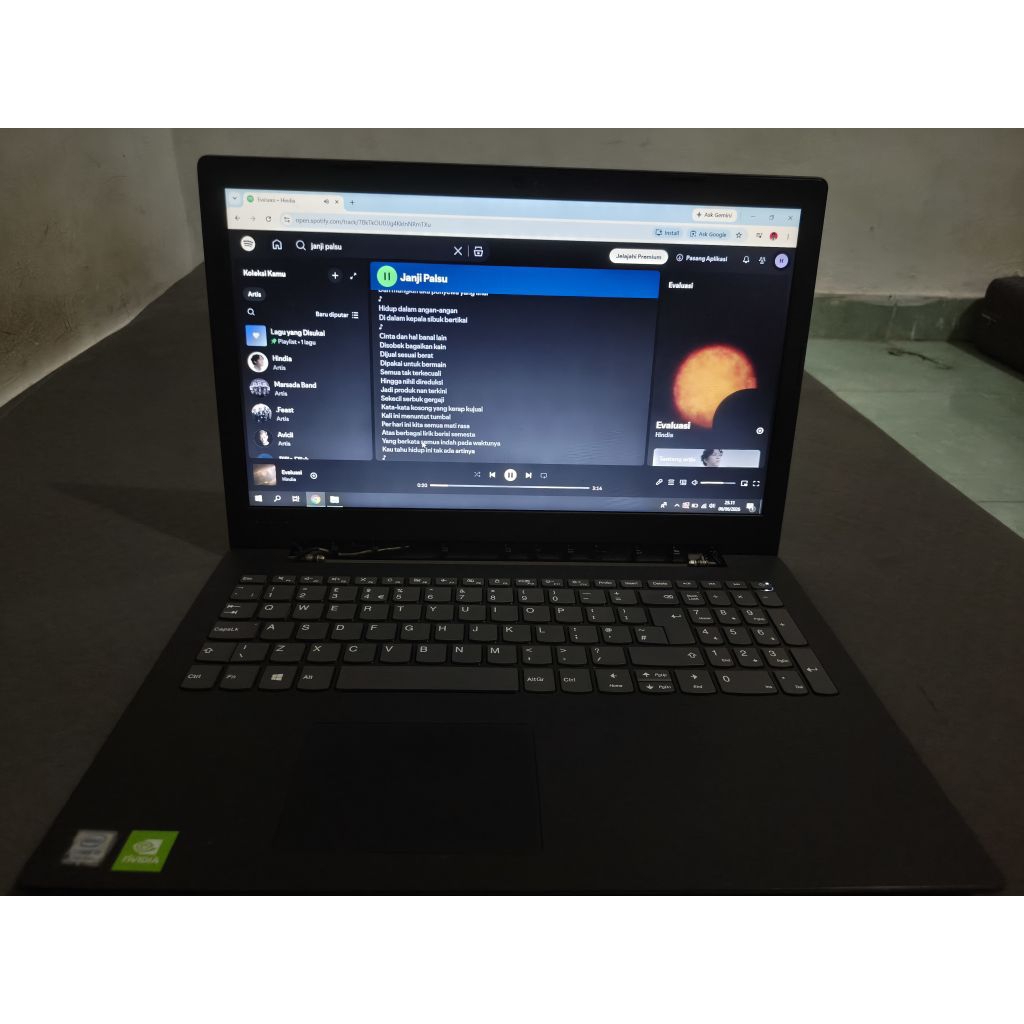 laptop lenovo intel core i3-7020U ram 4GB minus di engsel sedikit