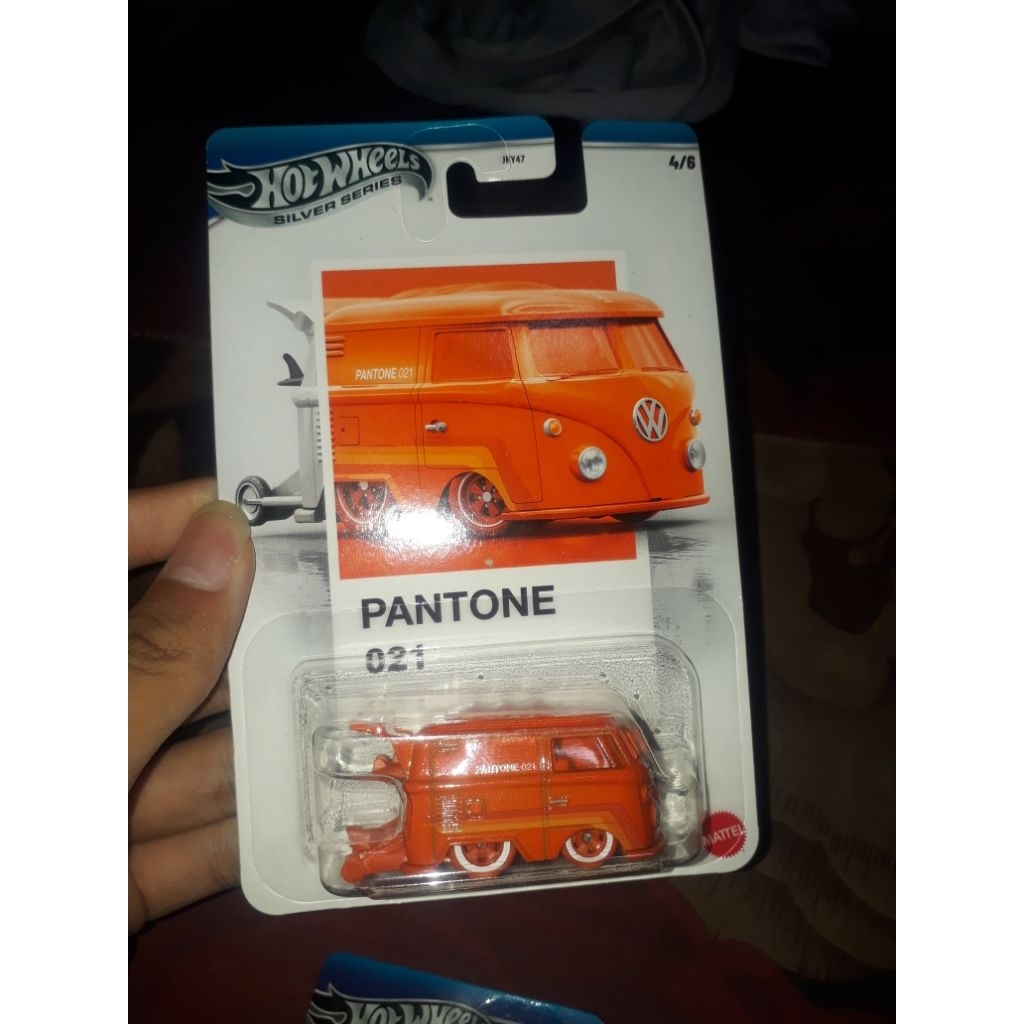 Hot wheels pantone cool kombi orange