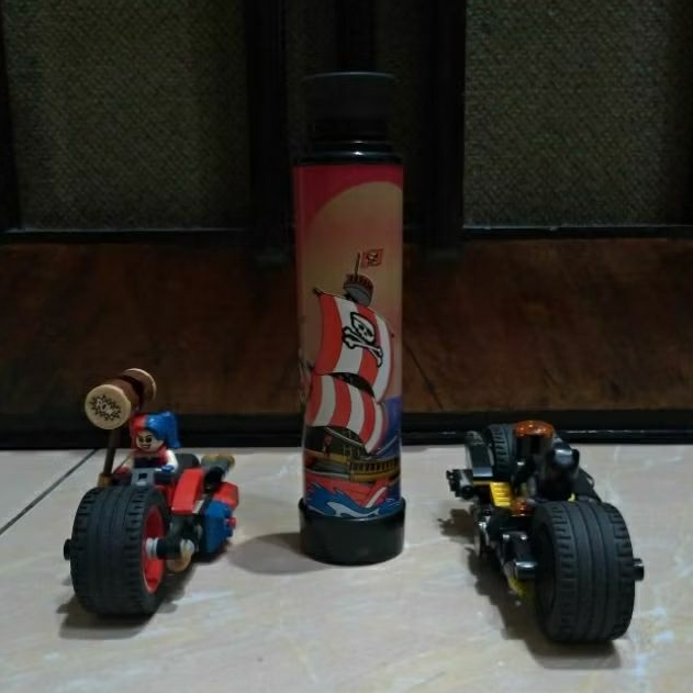 Mainan LEGO Batman vs Harley Queen dengan Teropong