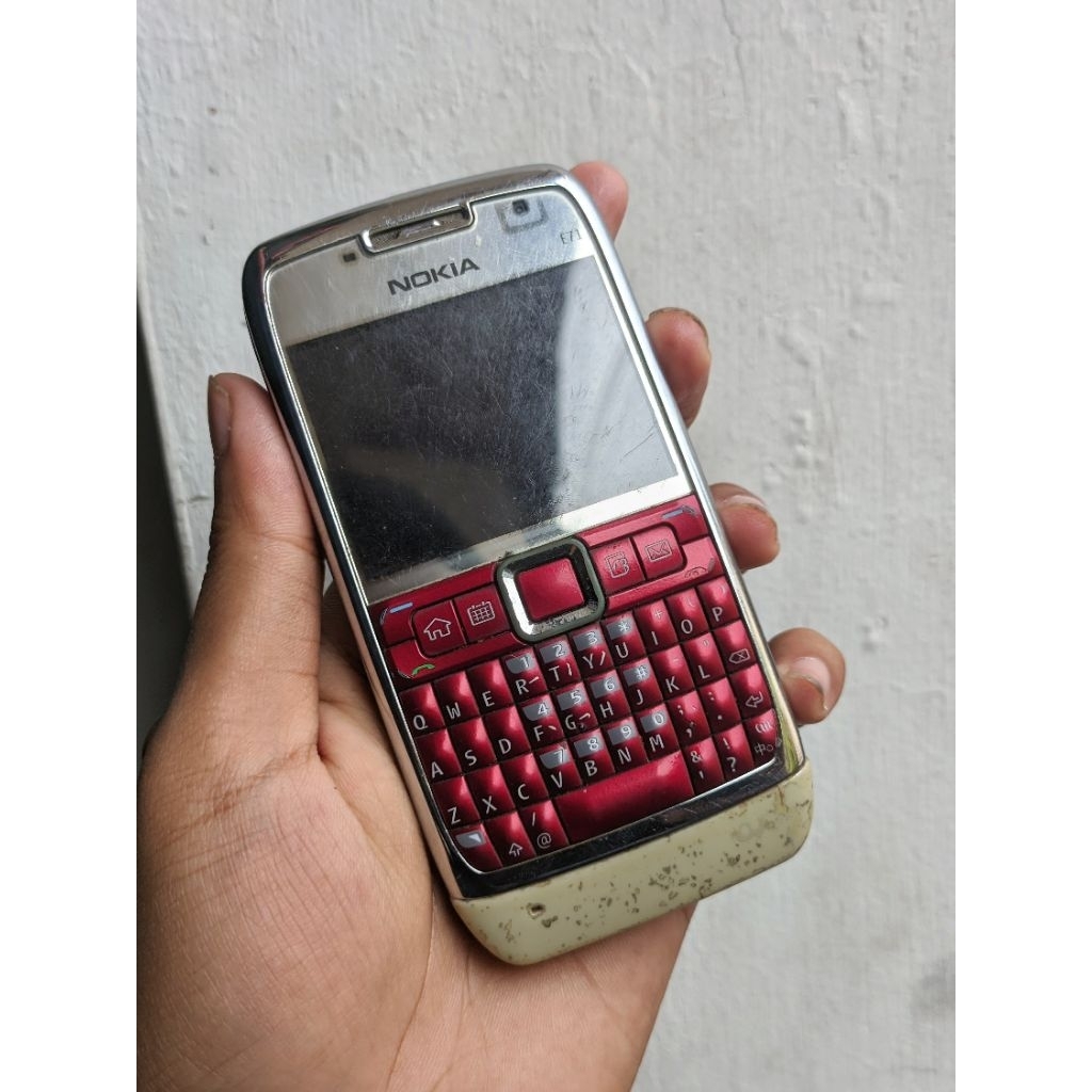 Nokia E71 hidup layar tidak tampil, anggap bahan