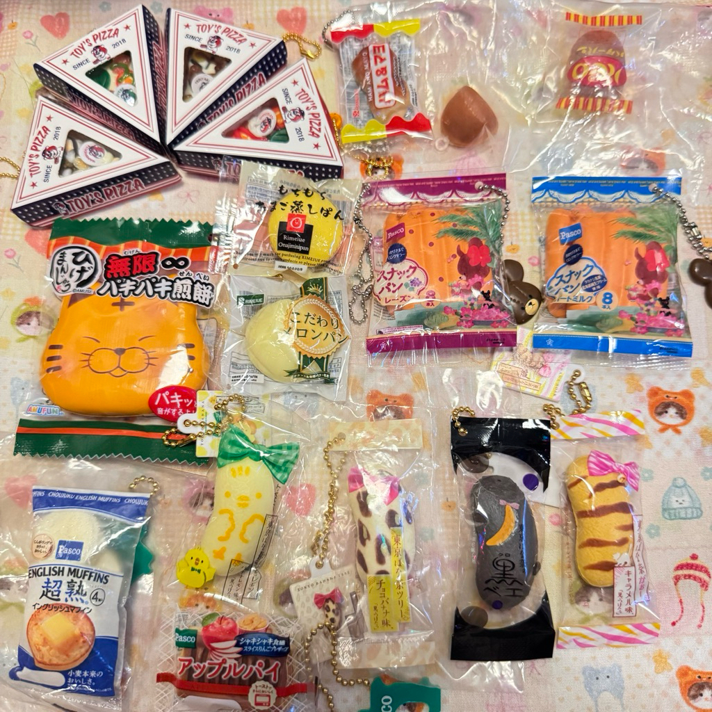 Various Trinkets Bread Squishy Keychain Gacha Pizza Tokyo Banana Pasco Apple Pie Melonpan Roti