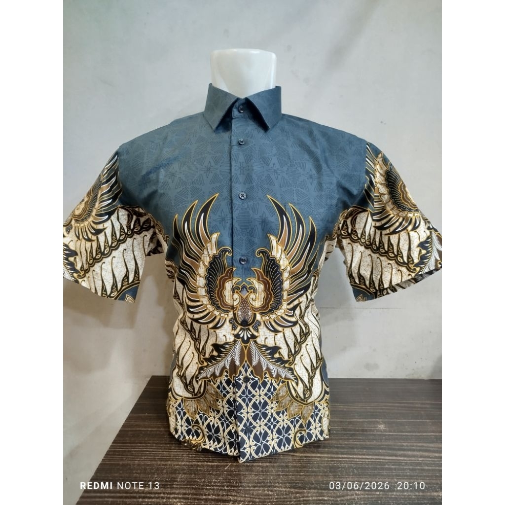 Alisan Batik Lengan Pendek Slimfit Motif Batik Lereng