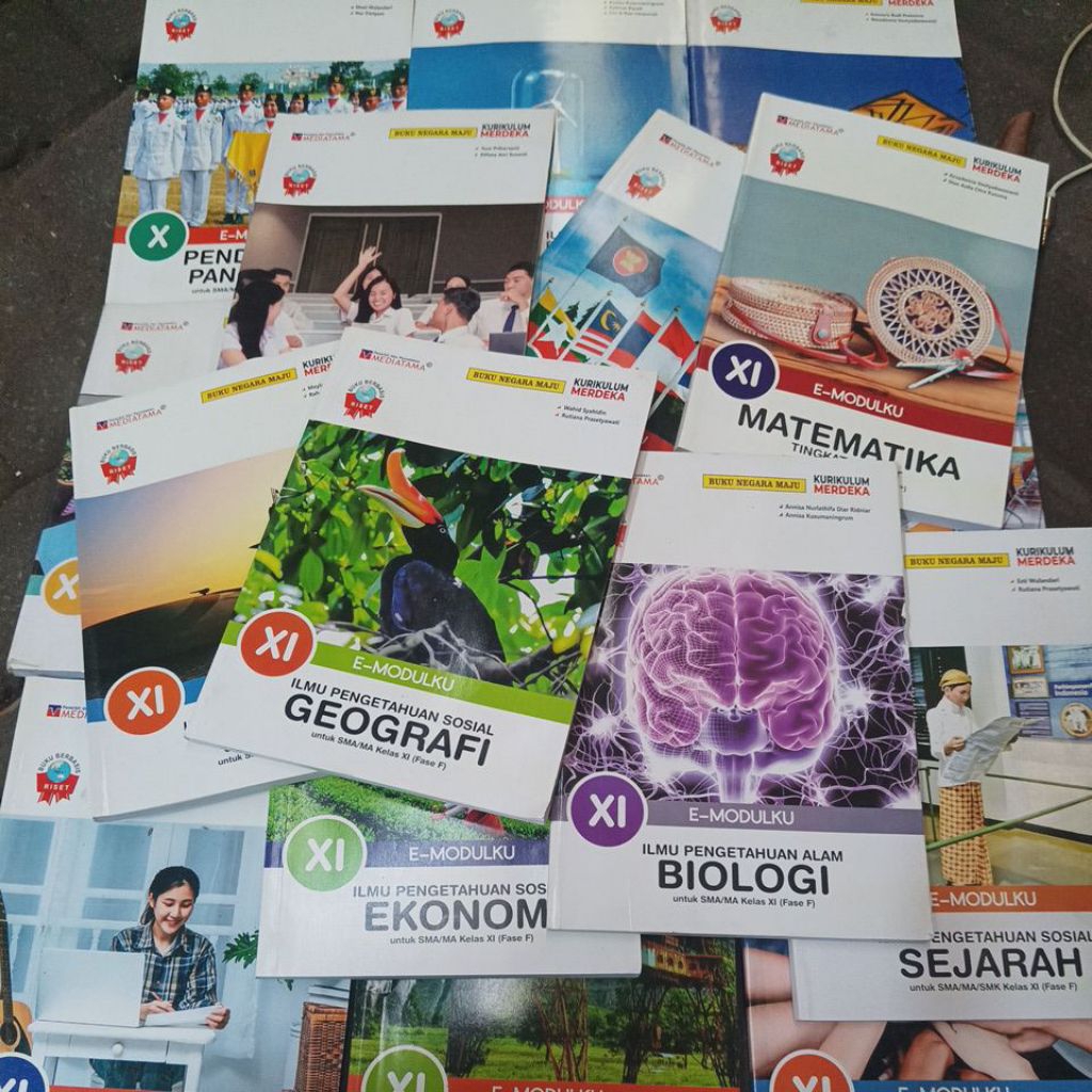 buku Mediatama e-modulku IPS, IPA, BHS indonesia, Pancasila, bahasa Inggris dan matematika untuk SMA