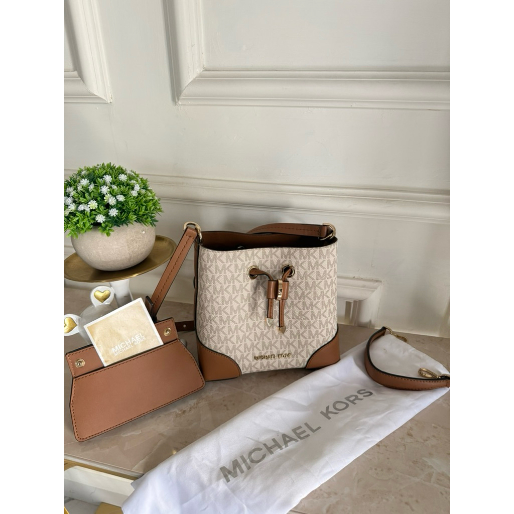 Michael Kors Small Drawstring Bucket Bag Original - Preloved