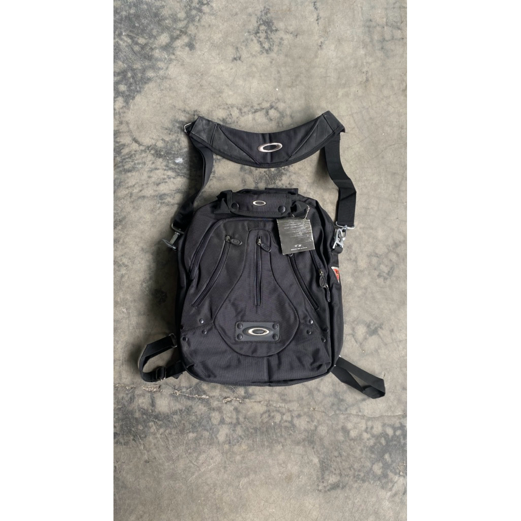 2000s Tas Oakley Tactical Field Gear Multi Zipper Y2k