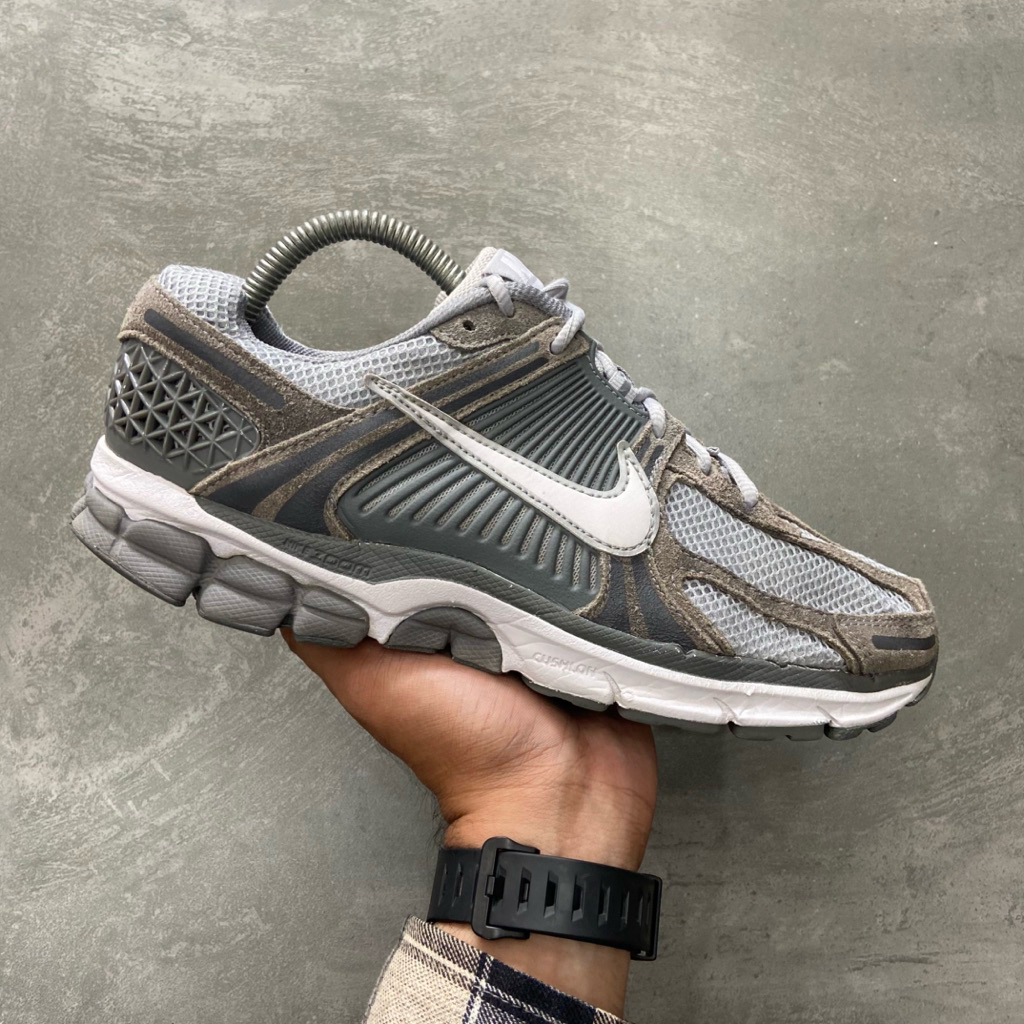 [Size 41] Nike Air Zoom Vomero 5 ‘Cool Grey’ (HF1553-003) Second Original Kondisi Mulus No Minus. Ha