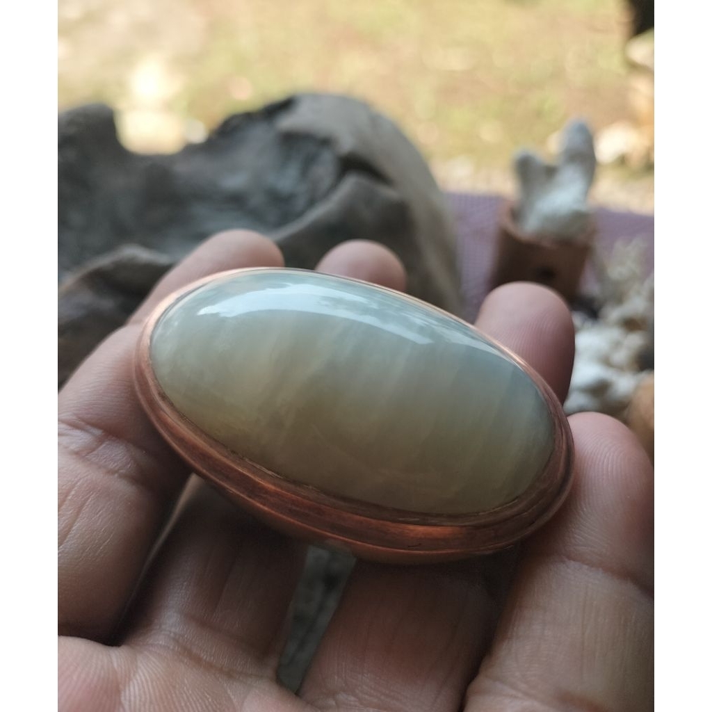 Batu pandan sutra