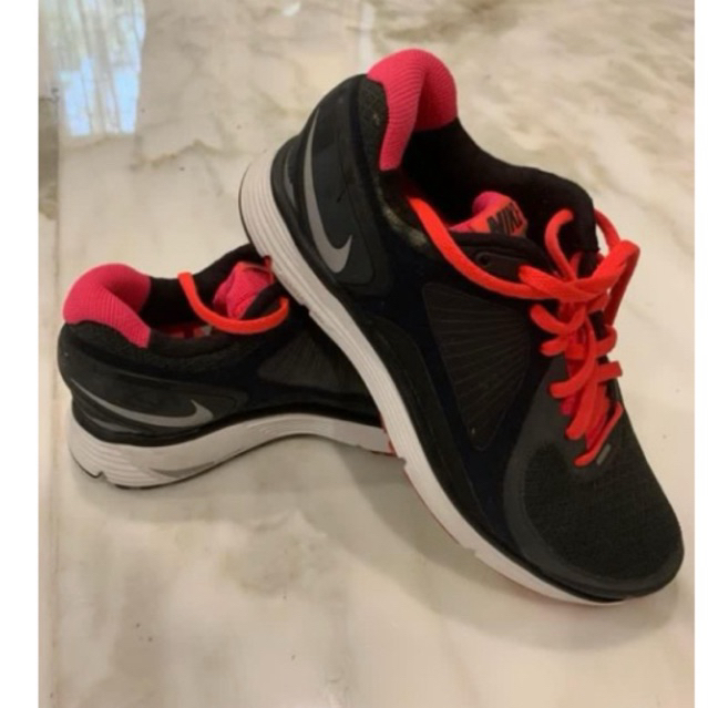 PRELOVED Sepatu Olahraga Sneakers Pink Hitam Lari Running Sports Shoes 37.5