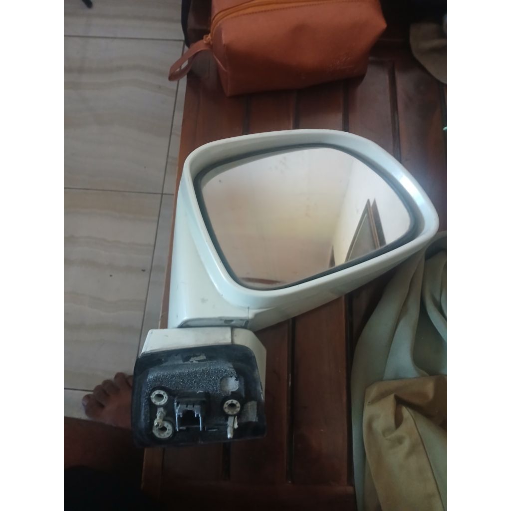spion captiva sebelah kanan