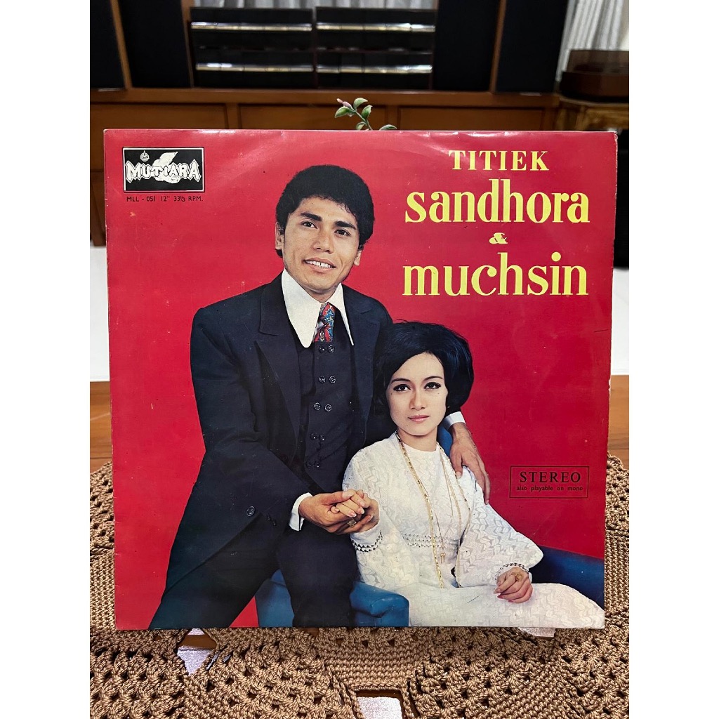 Vinyl Titiek Sandhora & Muchsin – Mentjari / Piringan Hitam Titiek Sandhora & Muchsin – Mentjari