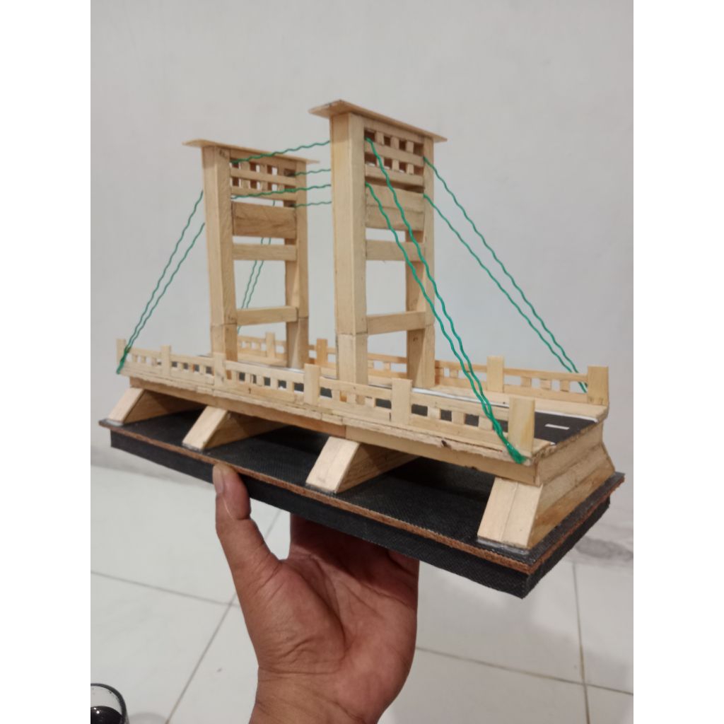 Miniatur Jembatan Ampera Palembang dari stik es krim