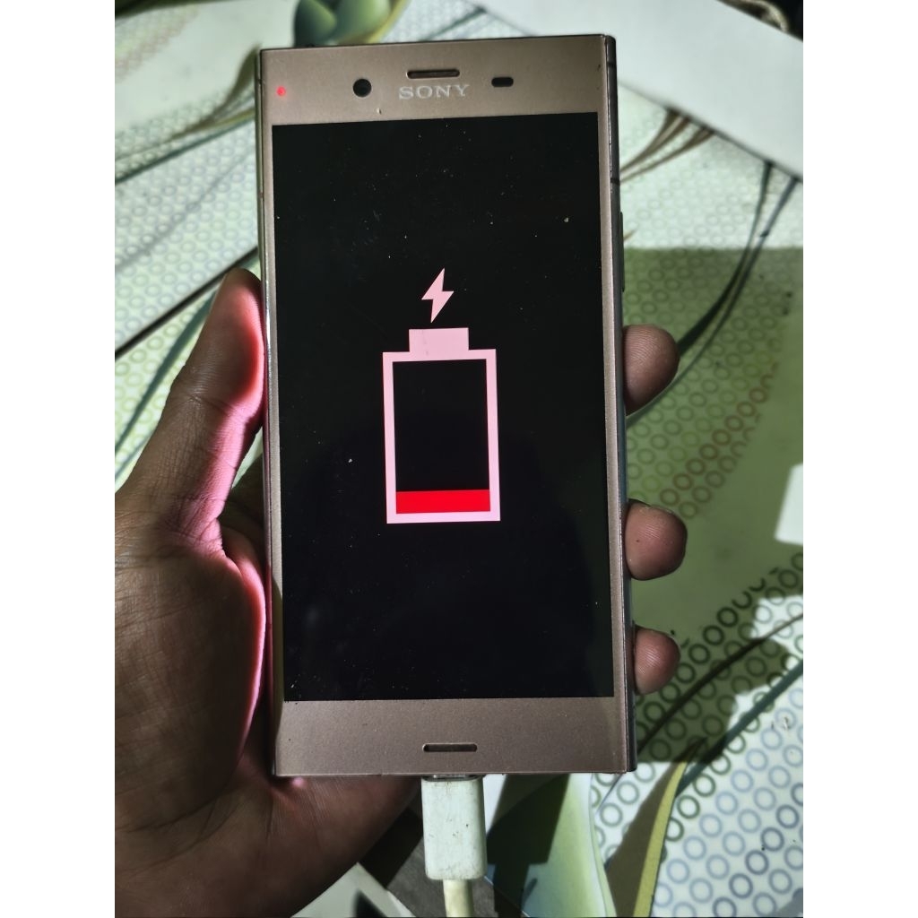 sony xz1 au (minus)