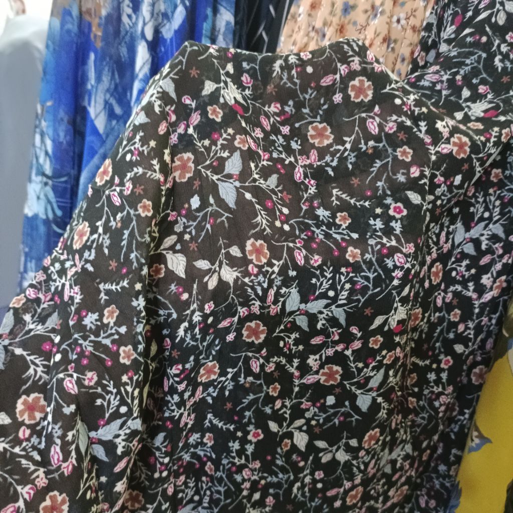 kain ceruty babydoll motif bunga kecil - kain meteran lembut sejuk - bahan baju gamis, dres, blous e