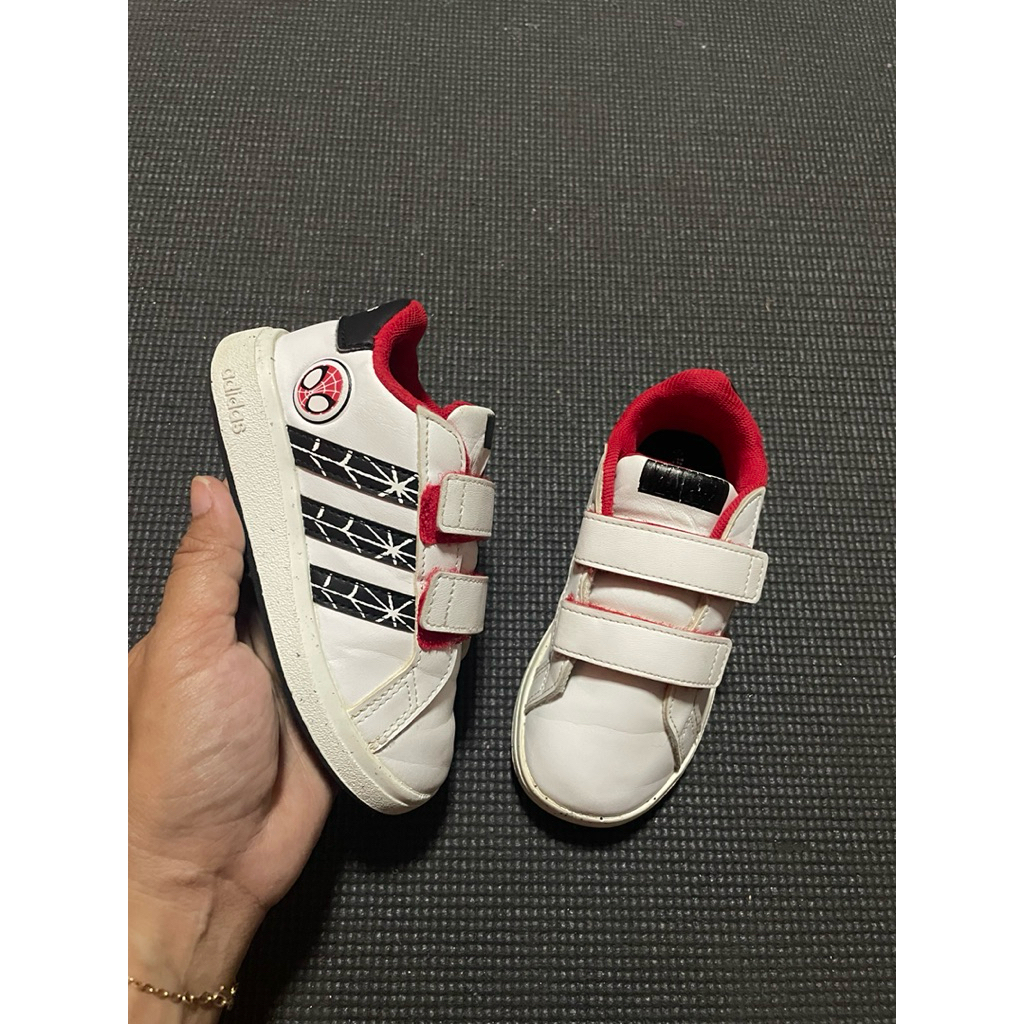 Sepatu Adidas Grand Court x Marvel size 25,5 insole 15cm