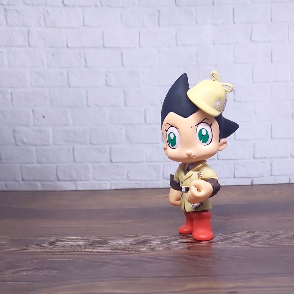 Preloved figure astro boy ori tezuka productions artikulasi karet padat