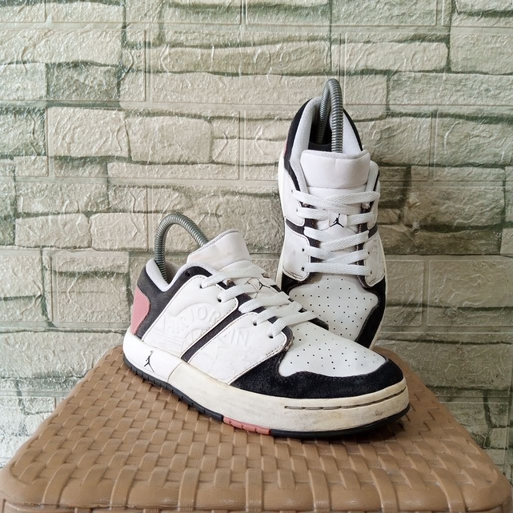 AJ Nu retro 1 low White red Starsdust