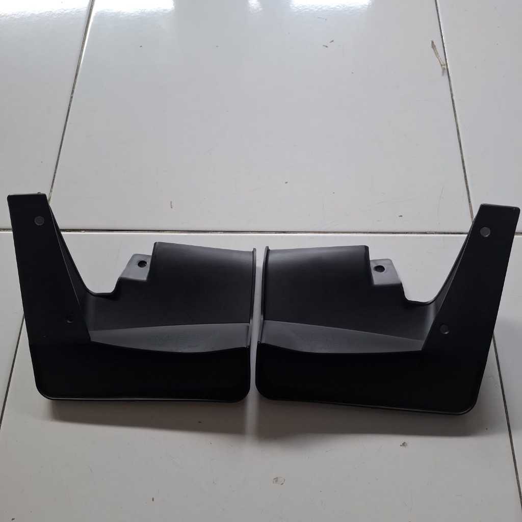 Mud Guard Karet Lumpur APV Arena