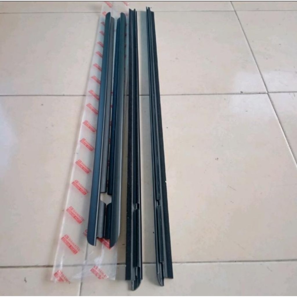 KARET PELIPIT PLIPIT WATER STRIP PINTU KACA SAMPING SEMUA MOBIL DAIHATSU TARUNA 1999 2000 2001 2002 