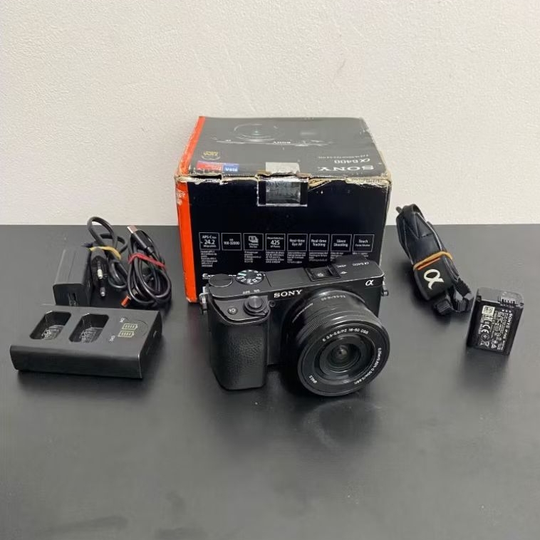 SONY A6400 + LENSA KIT (SECOND)