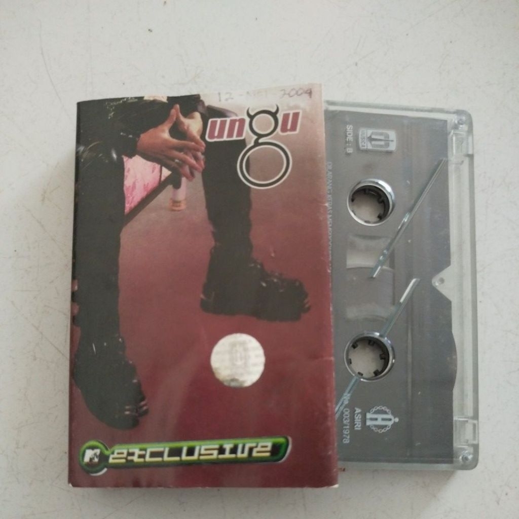 Kaset Ungu