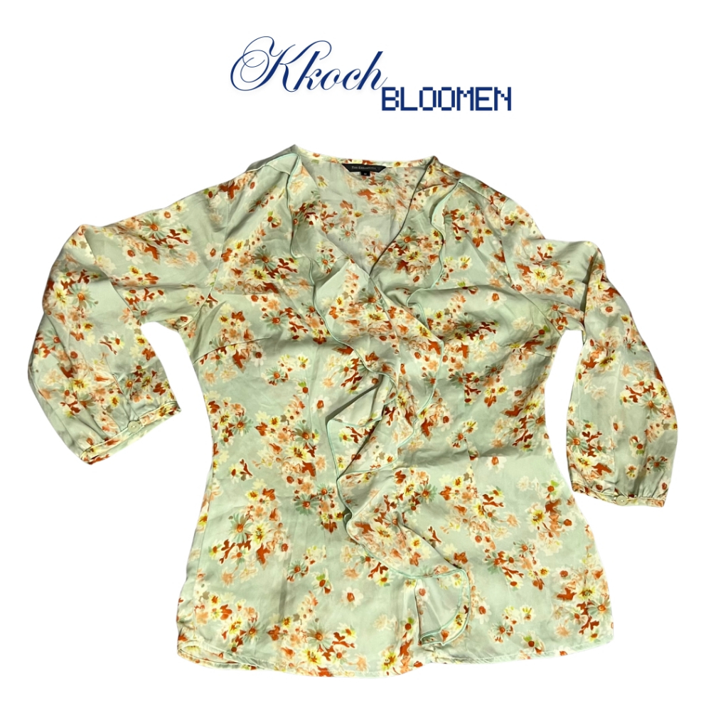 [pre-loved] The Executive Flower Blue Blouse. Kemeja biru bunga-bunga The Executive. (Lingkar dada: 
