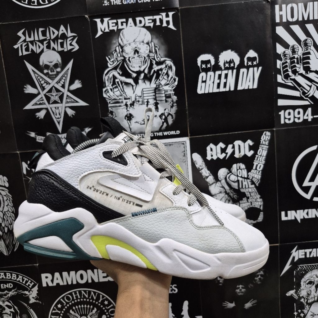 Sepatu Xtep Sneakers Pria(41)