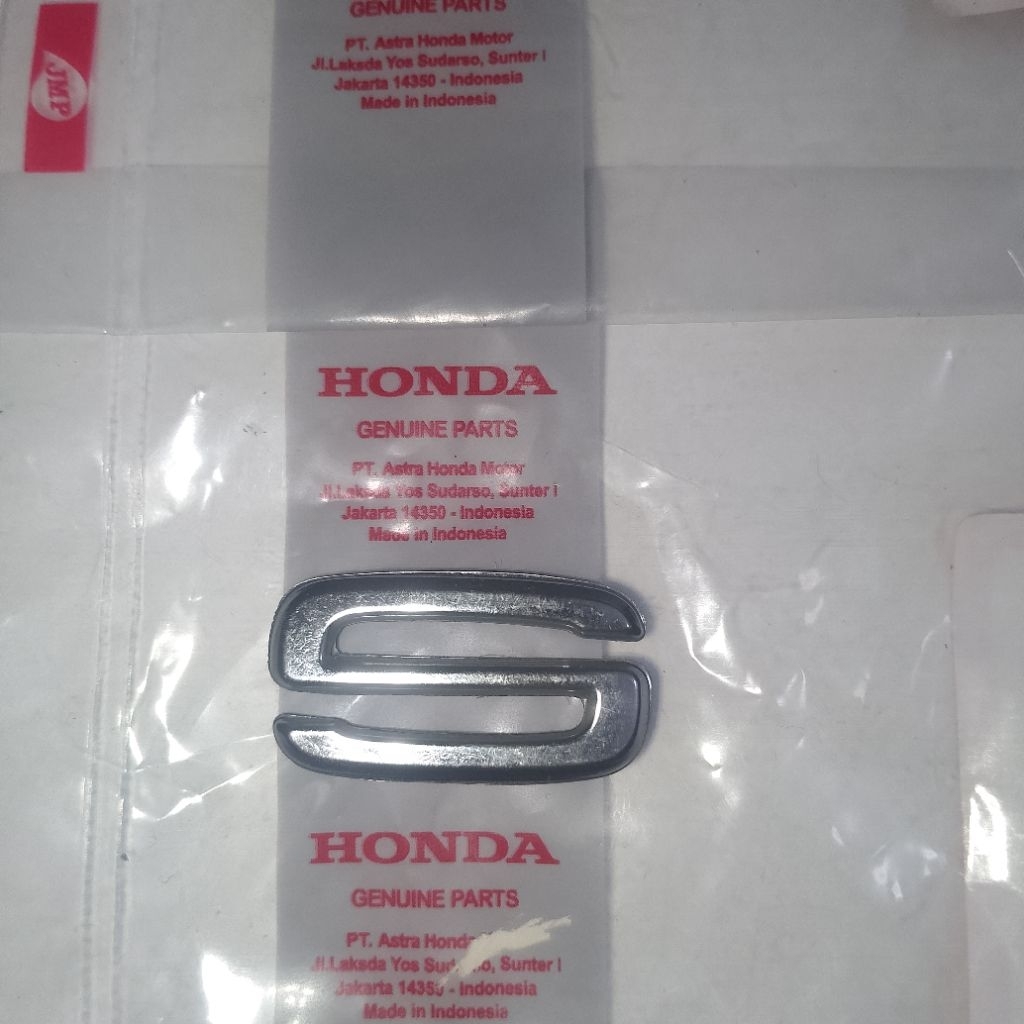 Emblem Logo Honda Scoopy Timbul Huruf (S) Warna Silver Chroom Timbulan 3D 2021-2022 K2F