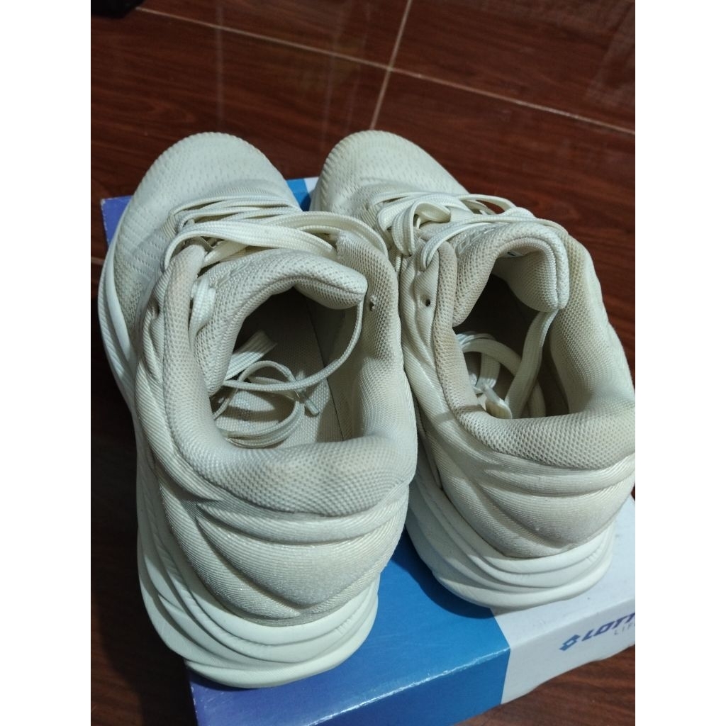sepatu running lotto