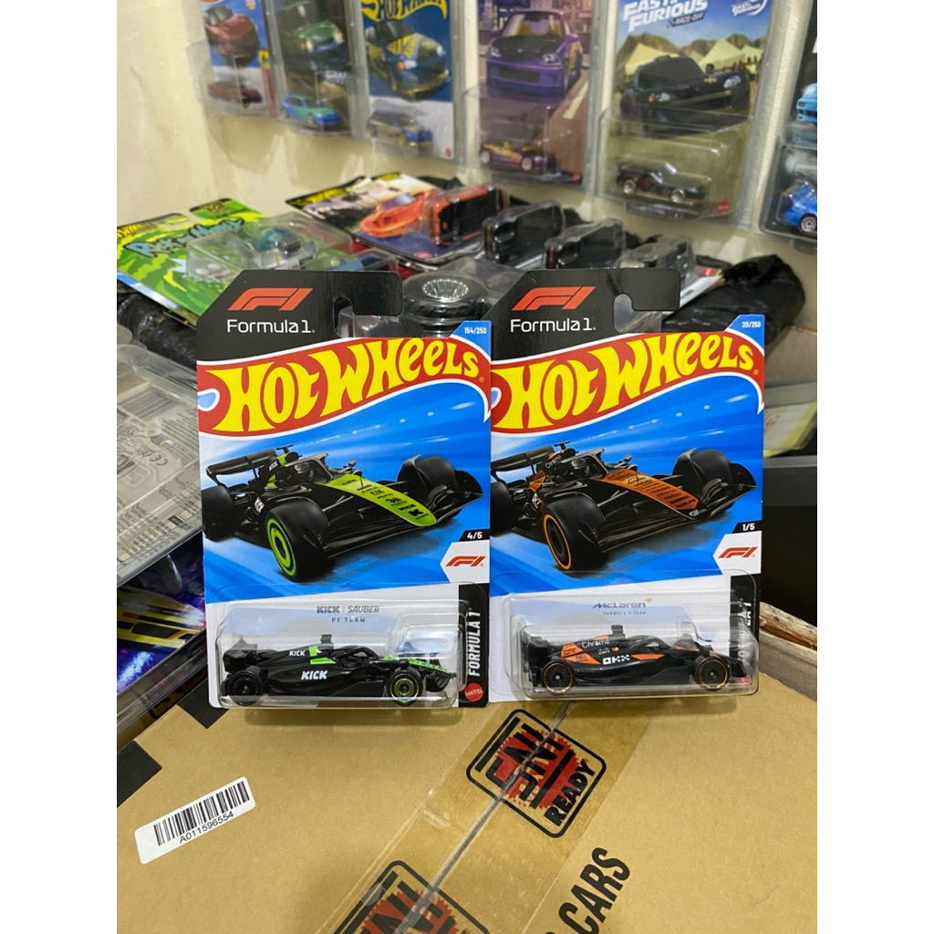 Hot Wheels dari tim Formula 1, KICK Sauber & Hot Wheels McLaren Formula 1
