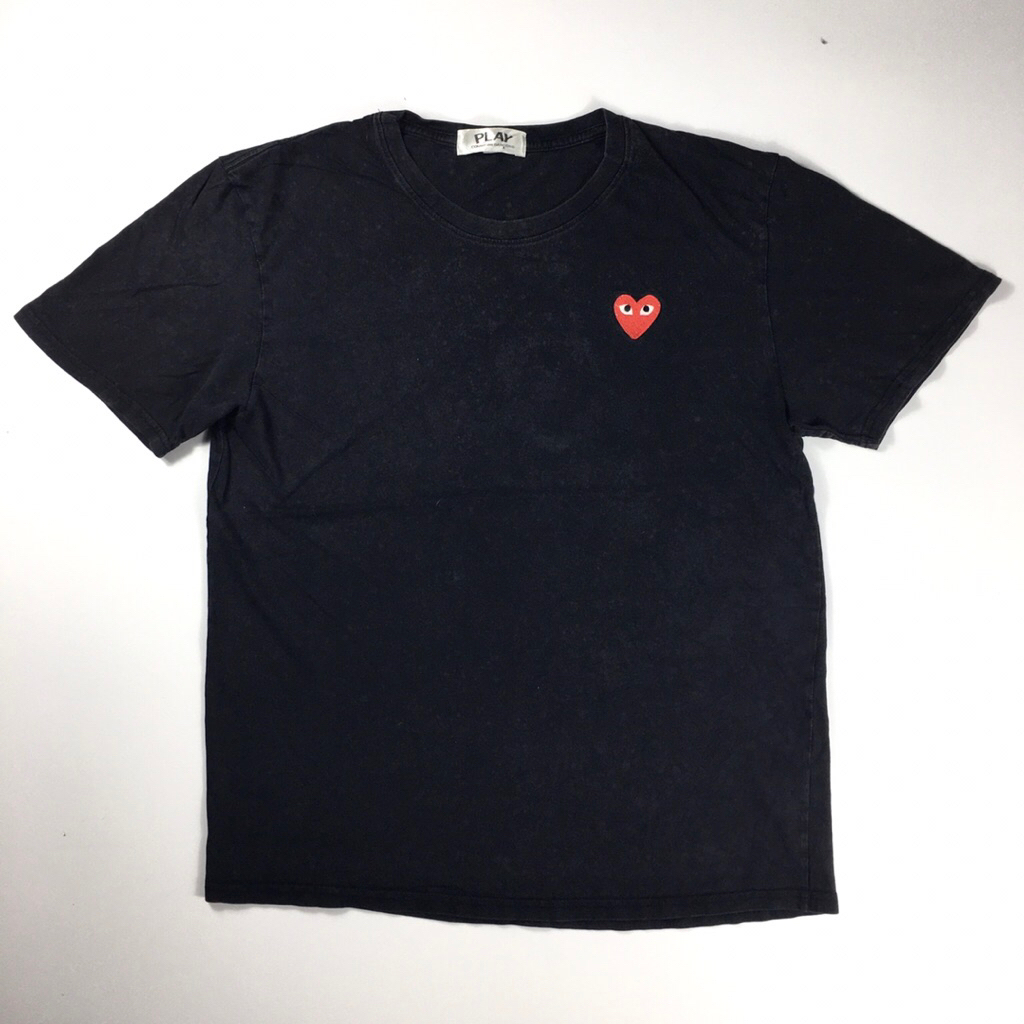 Kaos lengan pendek hati merah