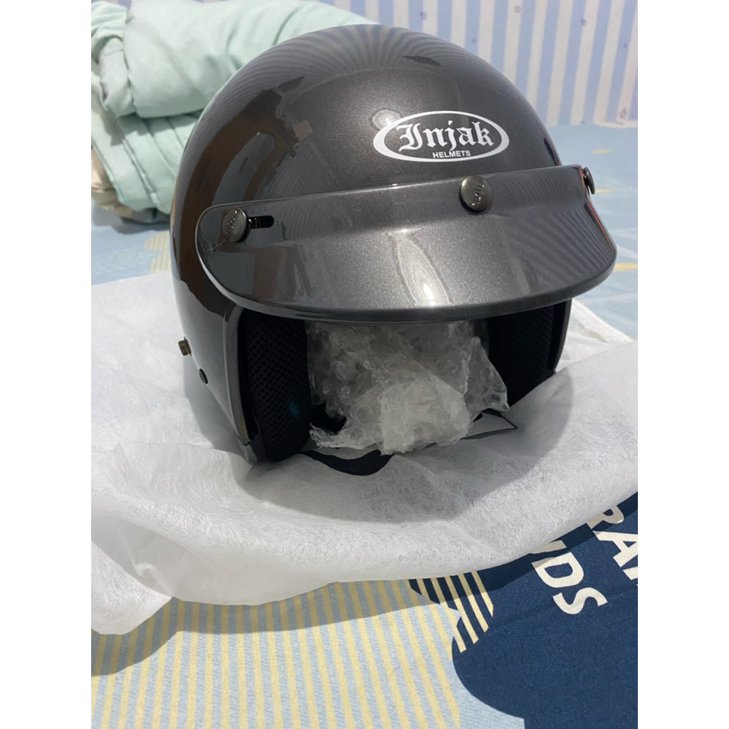 Helm Injak