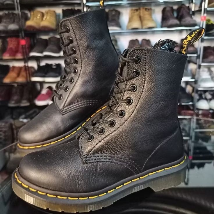 Dr.Martens Pascal  Laos