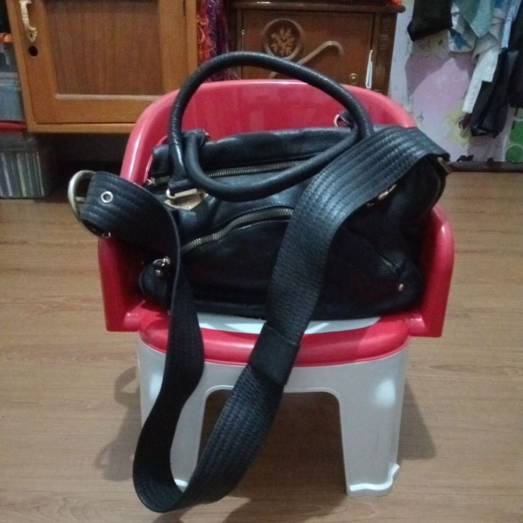 Tas Sling Kulit Wanita Monza