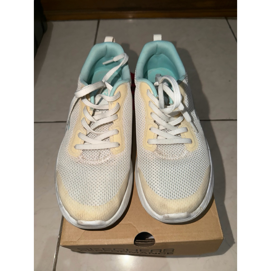 Preloved Skechers Performance Ultra Go